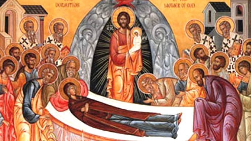 Tradiții și superstiții necunoscute în Postul Adormirii Maicii Domnului. De ce cos femeile haine albe