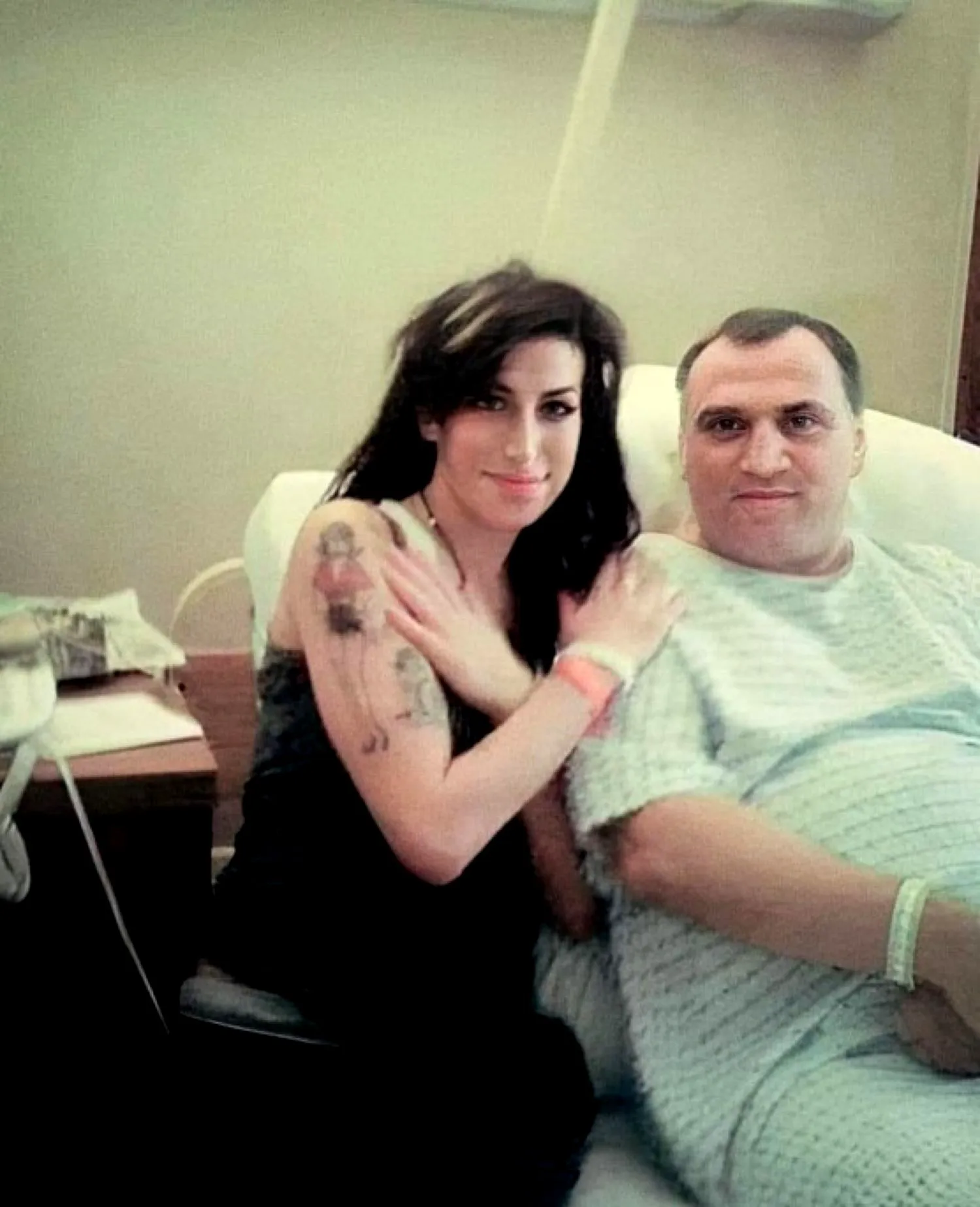 Cântăreața Amy Winehouse a salvat viața unui străin înainte de moarte. L-a cunoscut în timpul unei vacanțe