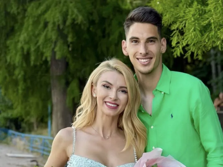 Victor Cornea și Andreea Bălan, întâlnire șocantă cu ursul la Brașov. Au avut noroc, fiindcă există mai multe victime!