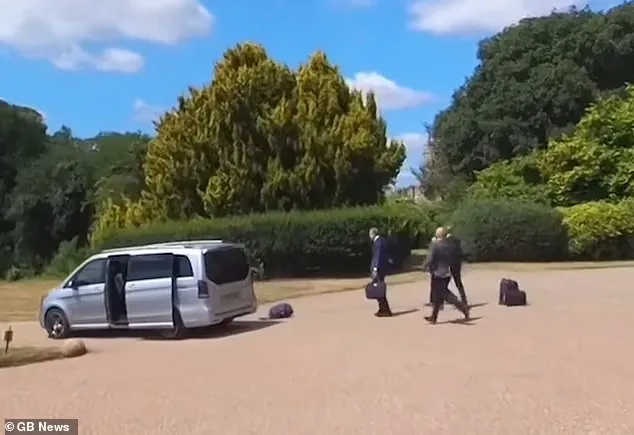 Scenă de „cascadorii râsului” cu bagajele lui Macron la Palatul Windsor