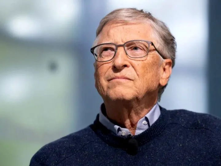 Bulă se angajează matelot pe iahtul lui Bill Gates și o salvează pe fiica lui din gura unui rechin. Nu vrea averea, dar…
