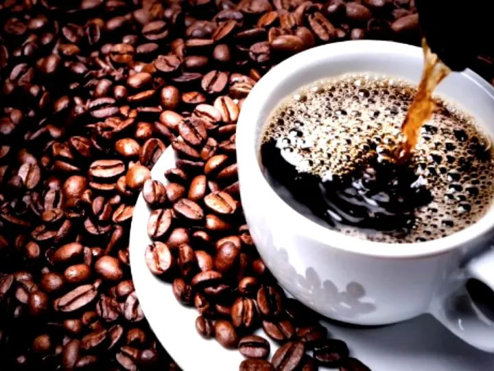 Cafeaua, un remediu extraordinar pentru insolație și dureri de cap. Ce spune un celebru medic