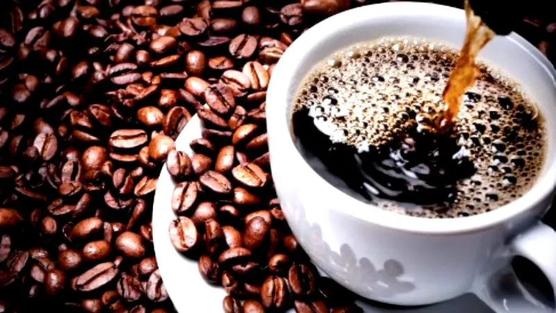 Cafeaua, un remediu extraordinar pentru insolație și dureri de cap. Ce spune un celebru medic