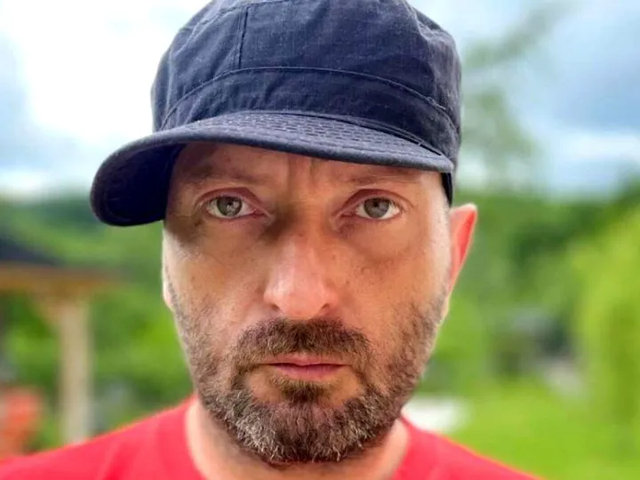 Filmare cu Cheloo furios după ce a ieșit pozitiv la drugtest. Susține că e luat de prost. Video