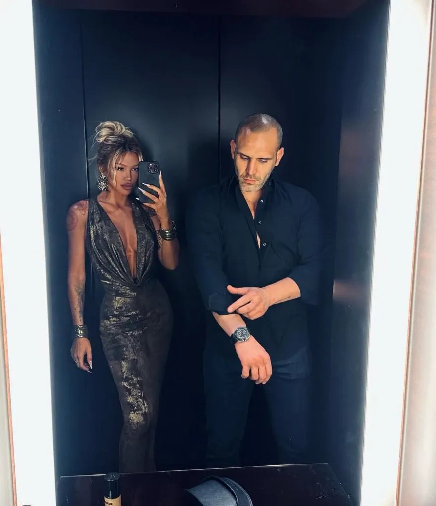 Ema Uta are un nou iubit după vacanțele extravagante cu Alex Bodi. Fericită în lift!