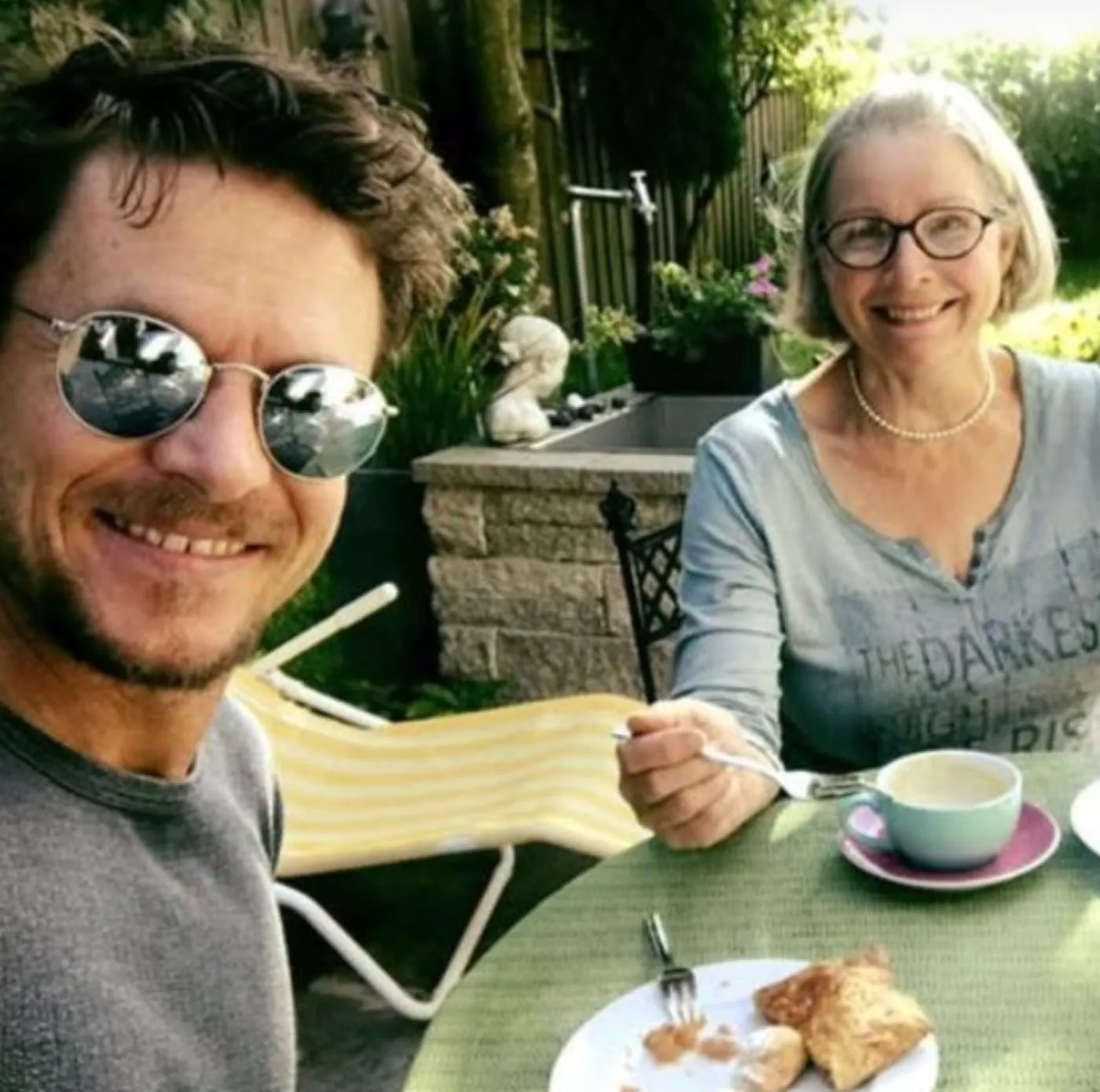 Mihaela Rădulescu și mama lui Felix Baumgartner, de nerecunoscut. Cele mai dragi ființe ale sportivului se sprijină reciproc