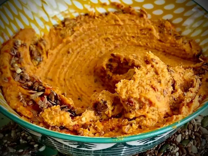 Rețetă de hummus fără năut, perfectă pentru sănătatea intestinală