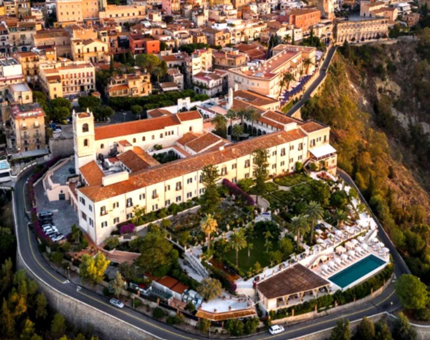 Jeff Bezos și Lauren Sanchez, lună de miere în Sicilia. Camera de hotel costă 20.000 de dolari pe noapte