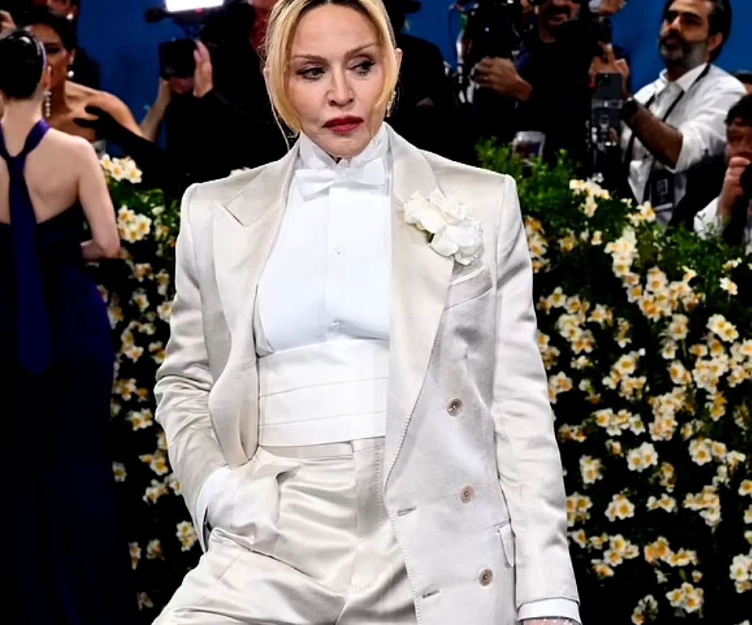 Madonna și-a scos iubitul la Gala Met 2025. Vedeta a uimit cu noul său look. Foto