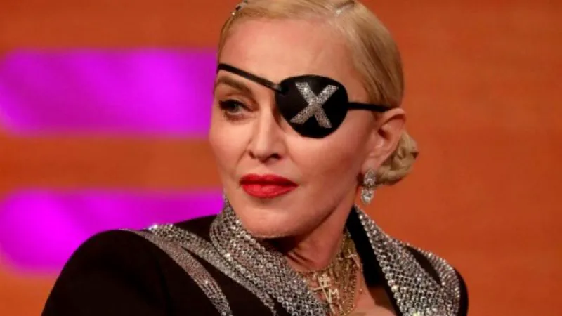 Madonna și-a dus iubitul la Gala Met 2025. Vedeta a uimit cu noul său look. Foto