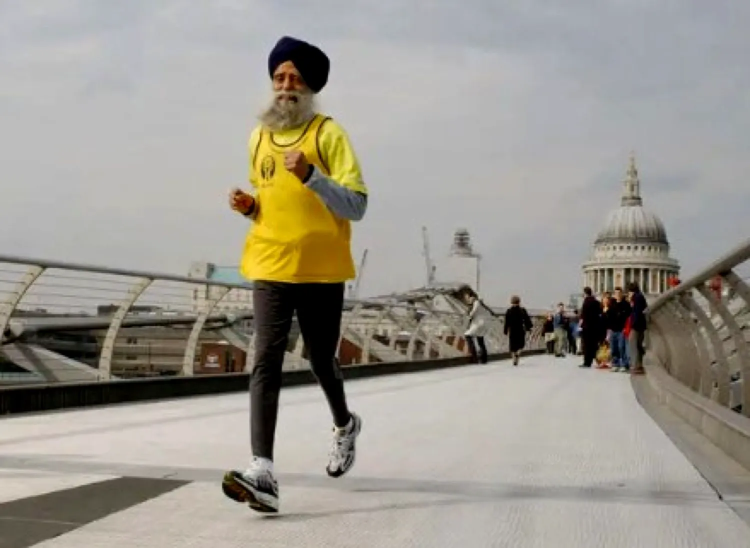 A murit cel mai bătrân maratonist din lume, numit „Furtuna cu turban”. Bărbatul a fost lovit de o mașină