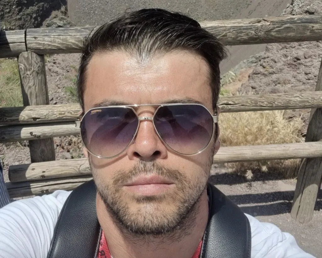 Marius Elisei, fostul soț al Oanei Roman, a dat-o în bară și cu medicinista. I-a transmis și un mesaj public