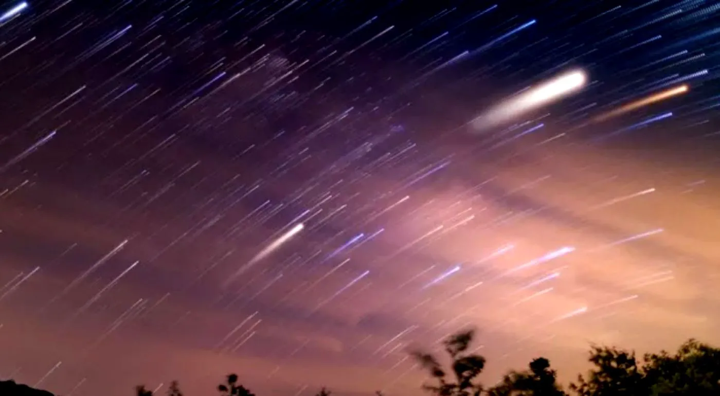 Spectacol cosmic dublu. Noaptea magică a stelelor căzătoare Southern Delta Aquariids și Alpha Capricornids