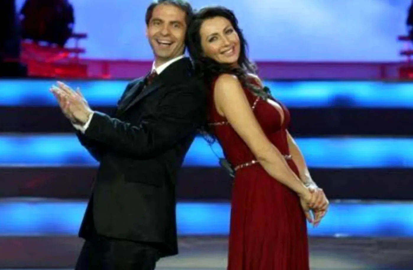 Vedetele din televiziuni, puse pe liber după 55 de ani. E revoltător, în Occident nu „fătucele”de 20 de ani pun întrebări președintelui!
