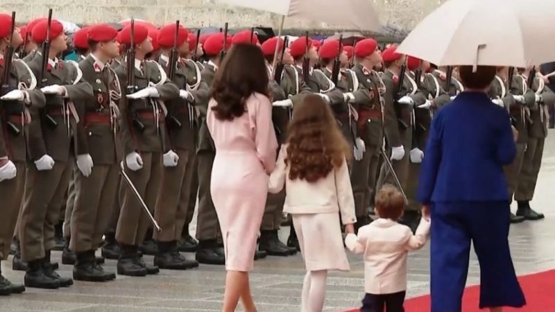 Copiii președintelui Nicușor Dan, în vizita oficială din Austria. Imagini de neuitat de la ceremonia de primire