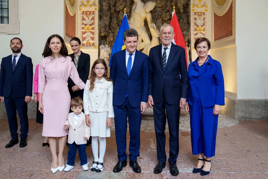 Copiii președintelui Nicușor Dan, în vizita oficială din Austria. Imagini de neuitat de la ceremonia de primire