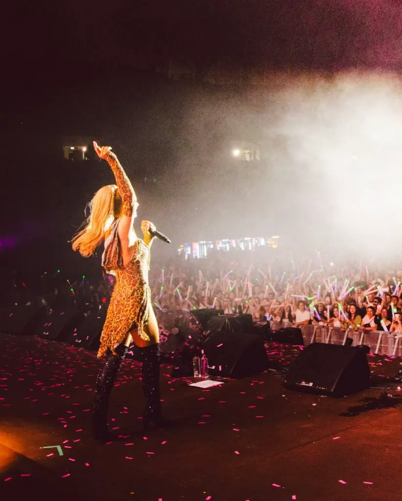 Ce a spus Paris Hilton despre România după ce a susținut un show la Craiova. Olguța Vasilescu a dat lovitura!