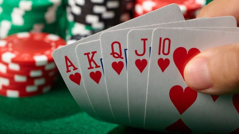 Cum, joci poker, acasă, cu soția? Nu am ce face, e singura modalitate pentru… Incredibil ce urmează