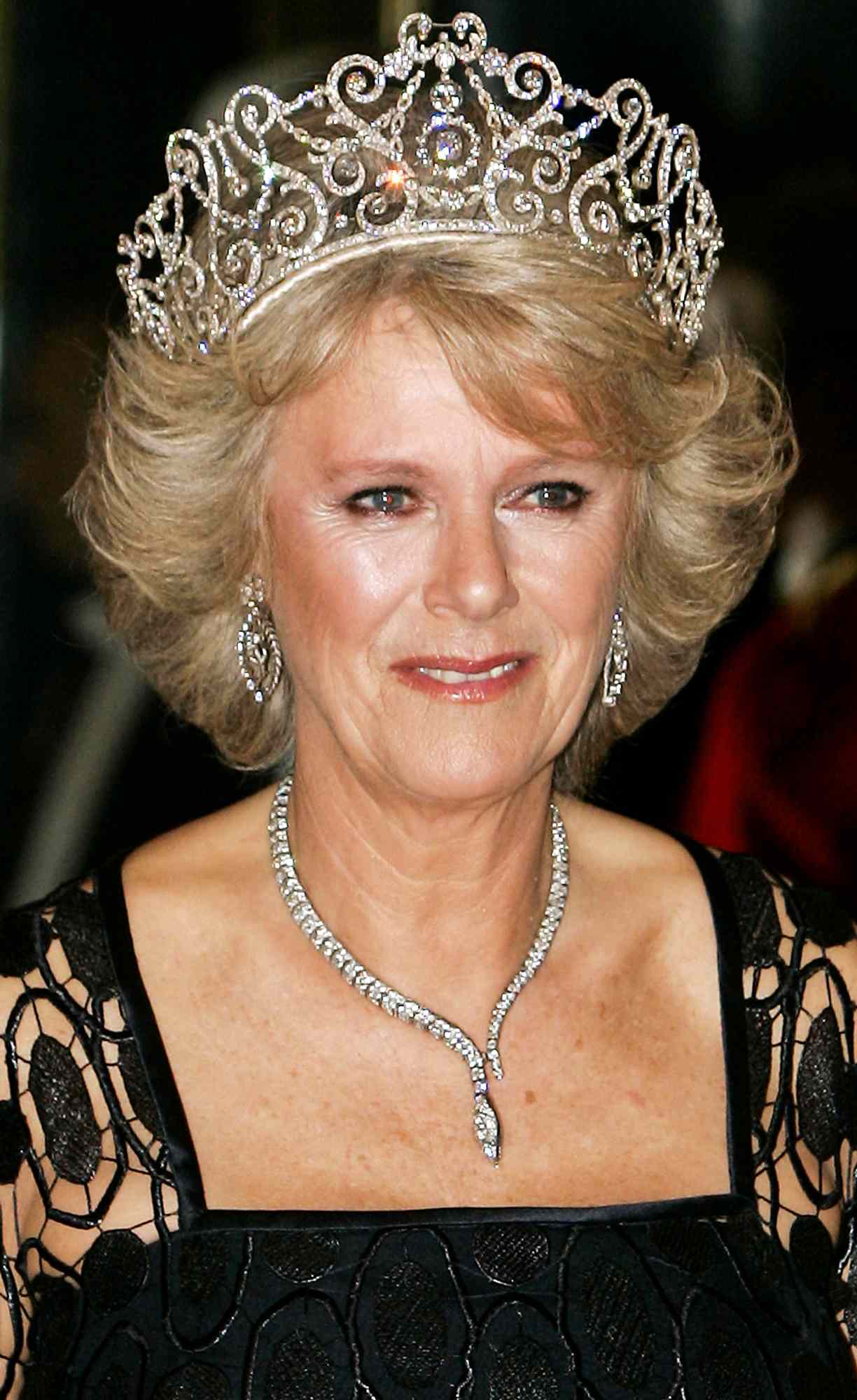 De ce nu a purtat Regina Camilla tiara pe cap la căsătoria cu Charles. Regina Elisabeta a intervenit după nuntă 