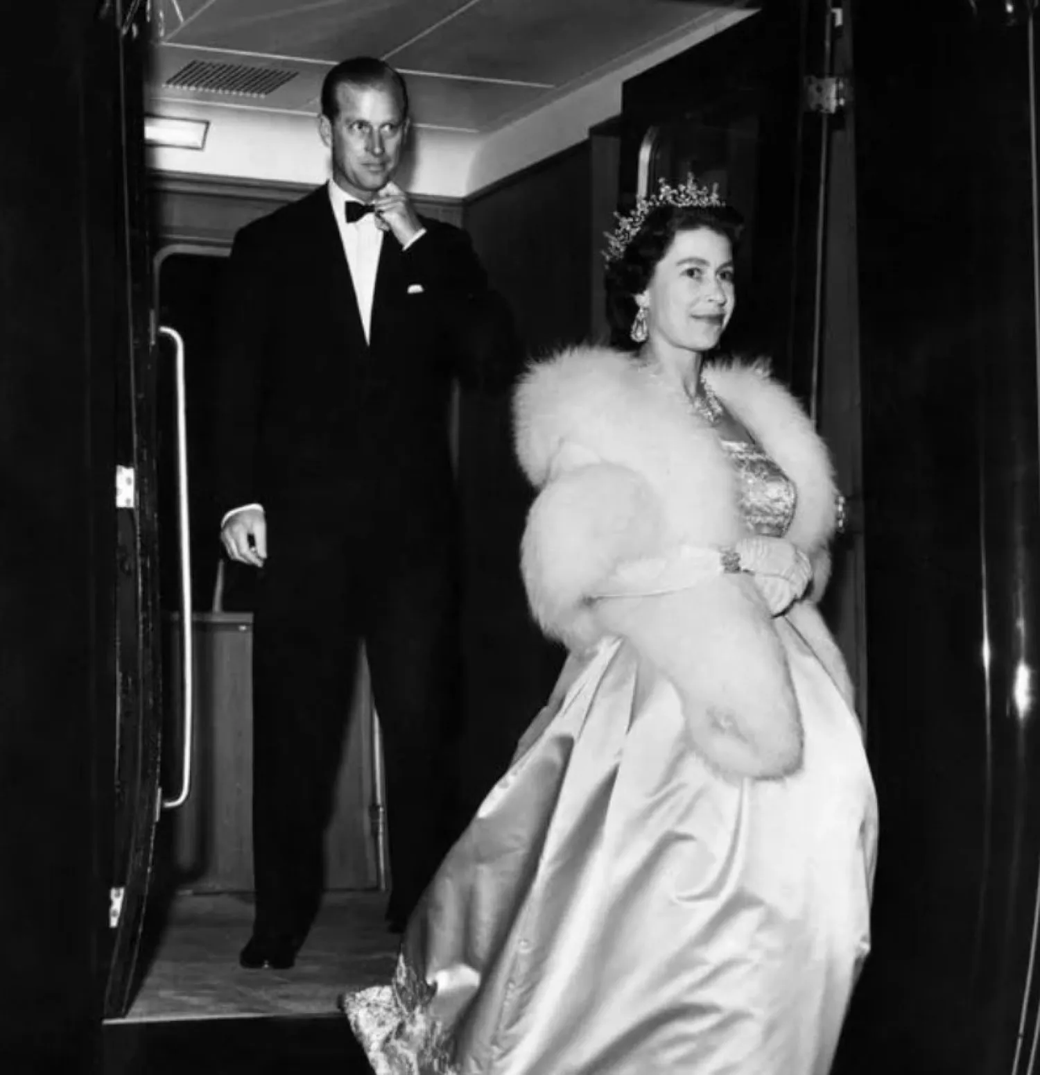 Secretele Trenului regal al reginei Elisabeta. Regretata suverană urca la bord seara târziu
