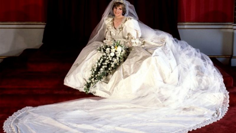 Legendara rochie de mireasă a prințesei Diana și secretele ei. La ce au recurs designerii pentru a nu afla presa