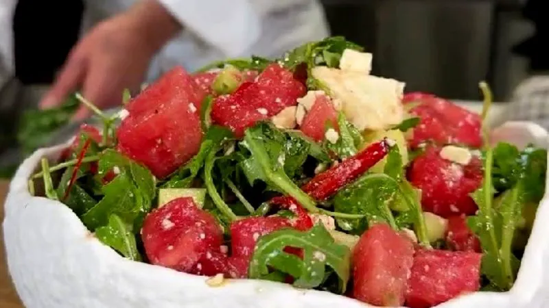 Cea mai „șmecheră” salată de vară poartă semnătura chefului Joseph Hadad. Rețeta e foarte simplu de făcut