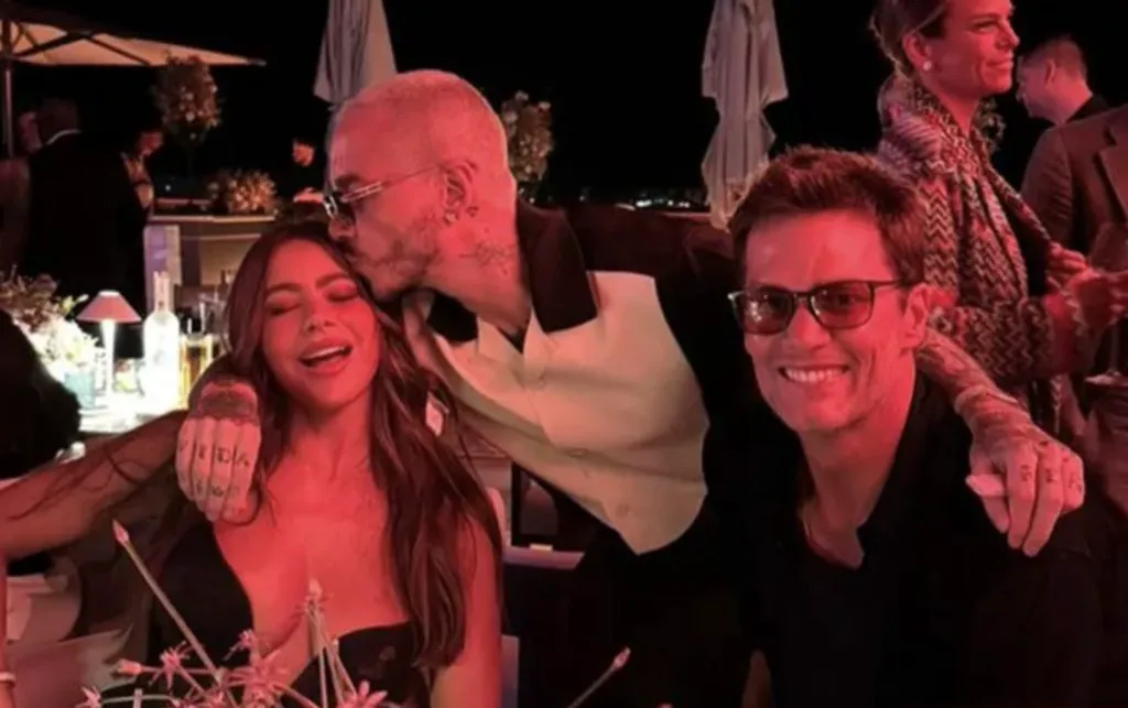 De lângă Tom Brady, Sofia Vergara a ajuns la prietena ei, Anastasia Soare. Vedetele din America petrec vara departe