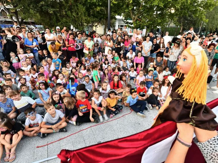 Spectacole gratuite în Piațeta Favorit din sectorul 6, în fiecare sâmbătă, începând cu 2 august