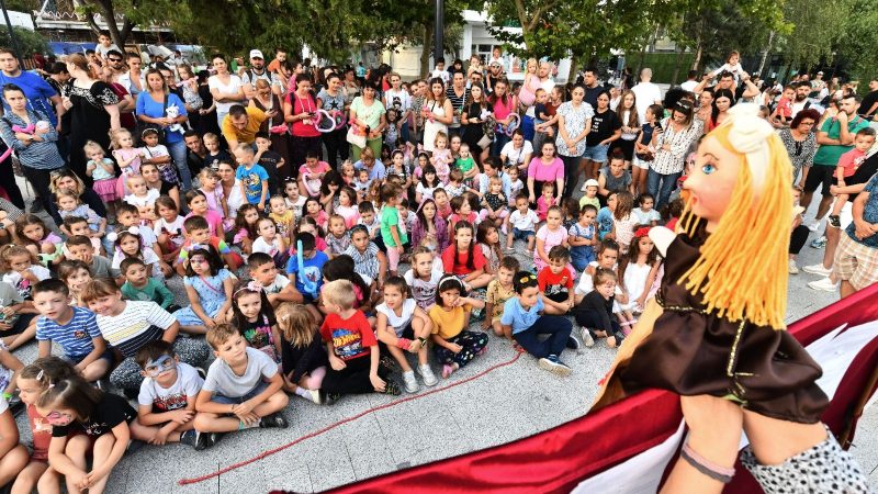 Spectacole gratuite în Piațeta Favorit din sectorul 6, în fiecare sâmbătă, începând cu 2 august
