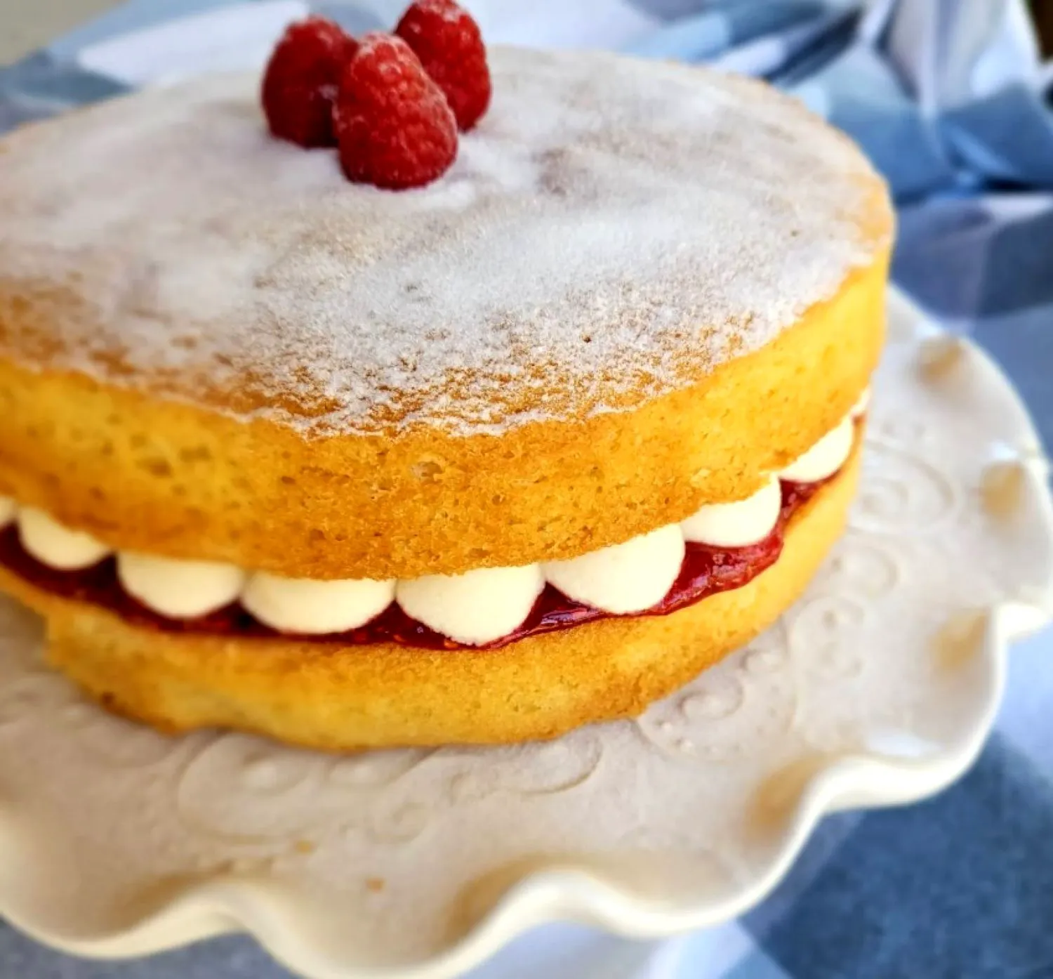 Victoria Sponge, desertul reginei Victoria care-ți lasă gura apă. Rețeta celei mai dulci veri