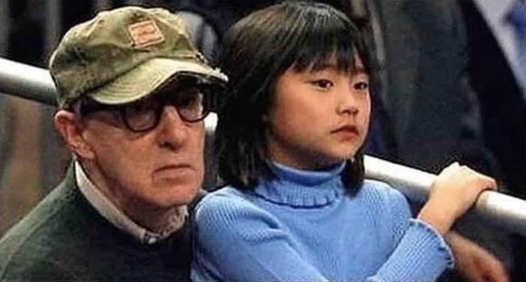 Cum au fost surprinși Woody Allen și soția lui, mult mai tânără, după 27 de ani de căsnicie