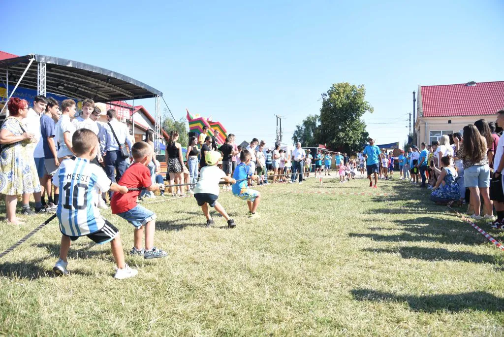 Sârbii fac festival în Banat. Începe RakijaDa, ediția a XIII-a, marea întrecere în prepararea „răchiei”