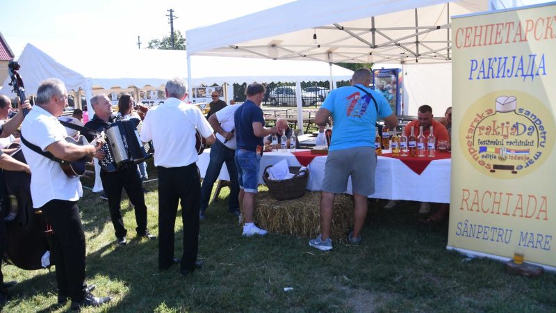 Sârbii fac festival în Banat. Începe RakijaDa, ediția a XIII-a, marea întrecere în prepararea „răchiei”