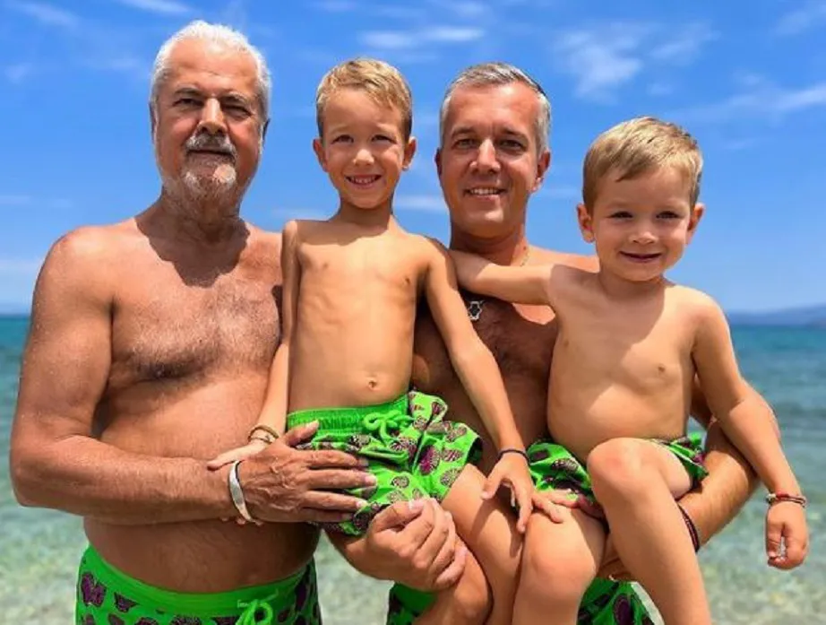 Adrian Năstase a primit cel mai frumos cadou la aniversarea a 40 de ani de căsătorie. După fiul cel mare, a venit rândul celui mic 