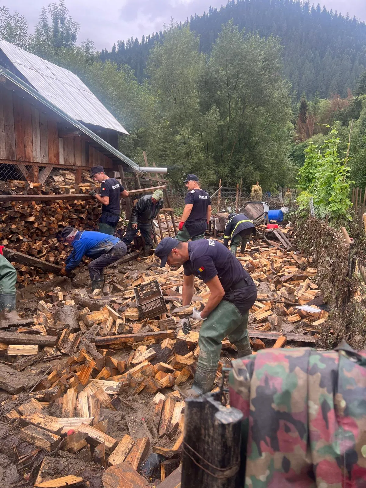 Un reputat profesor de la SNSPA îi mustră pe românii care cer „compasiune” de la stat: „Îți faci casă în zonă inundabilă…”