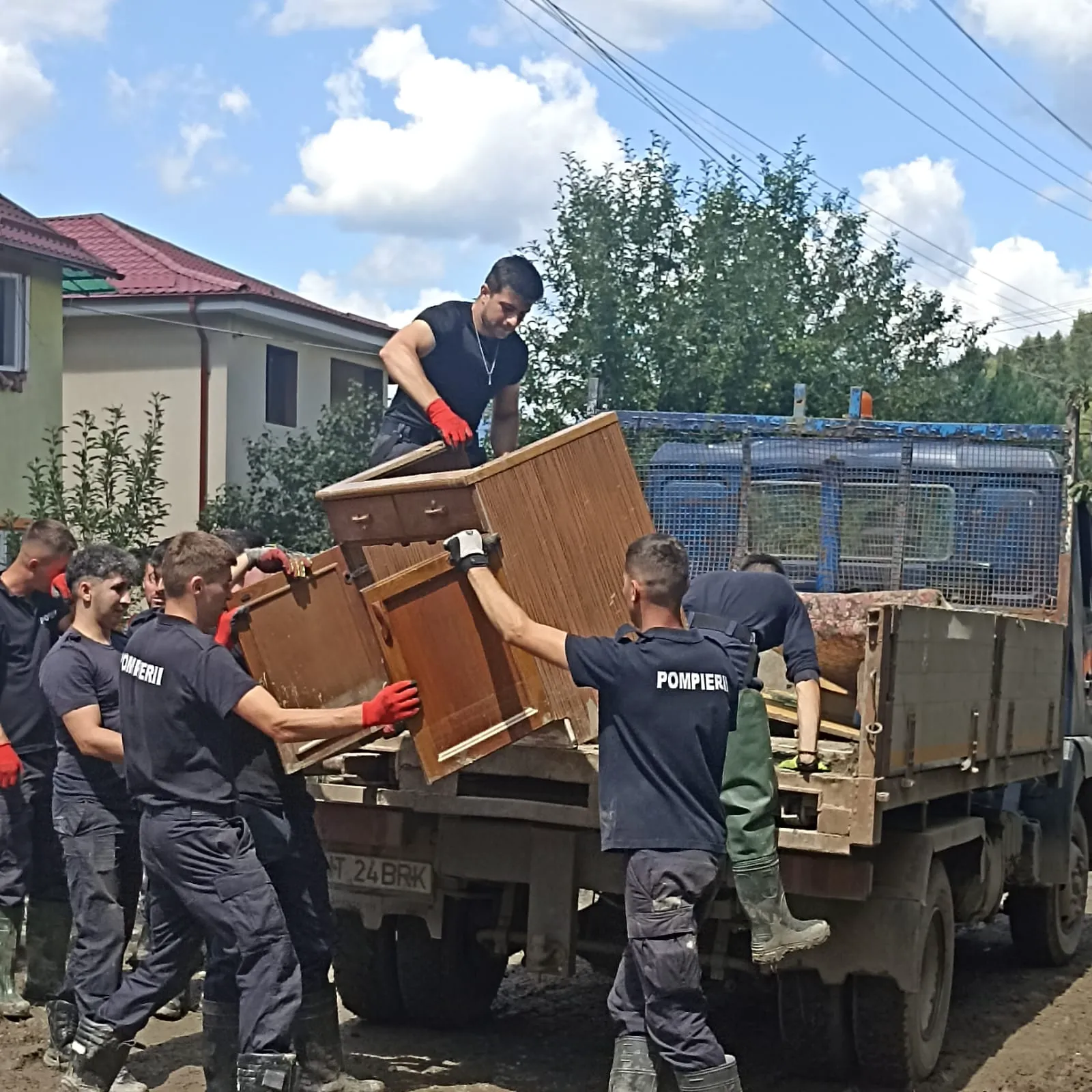 Un reputat profesor de la SNSPA îi mustră pe românii care cer „compasiune” de la stat: „Îți faci casă în zonă inundabilă…”