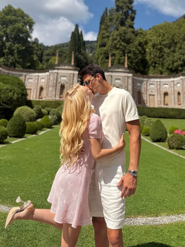 Andreea Bălan și Victor Cornea, întâlnire tulburătoare cu actorul Adam Sandler la Lacul Como