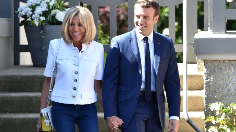 Emmanuel Macron și prima doamnă a Franței, vacanță discretă. Șeful Franței se relaxează într-un loc care datează de 2400 de ani