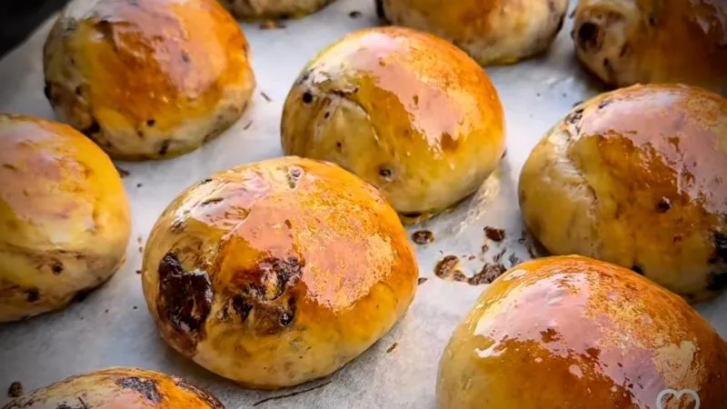Brioșe pufoase cu ciocolată – rețetă simplă și delicioasă