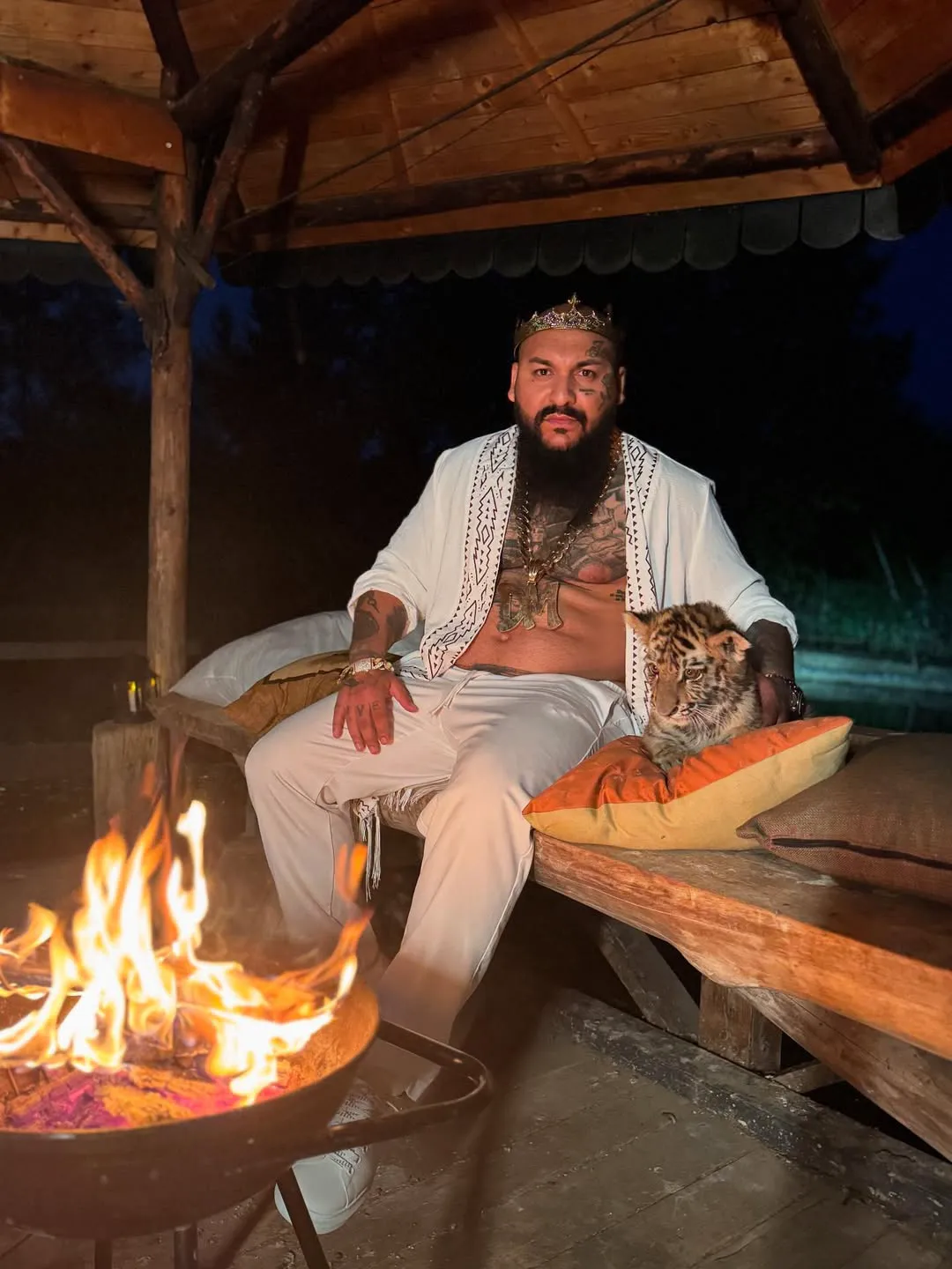 După ce a lăudat facultățile lui Nicușor Dan, Dani Mocanu merge și el la „facultate”. Ultimul mesaj al manelistului