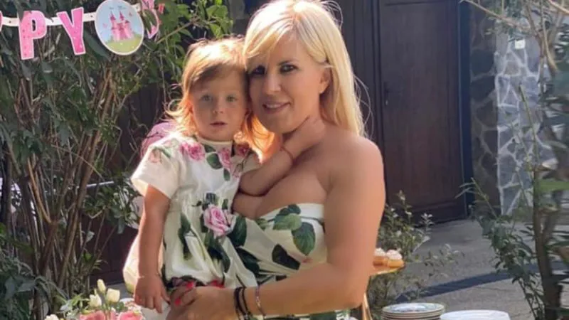 Alertă de urs la cabana în care se aflau Elena Udrea și fiica ei. Câinele le-a apărat – Imagini