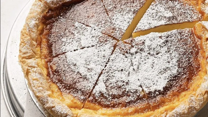 Grecii săraci au creat acest desert și e delicios. Galatopita, prăjitura cu gust de vacanță