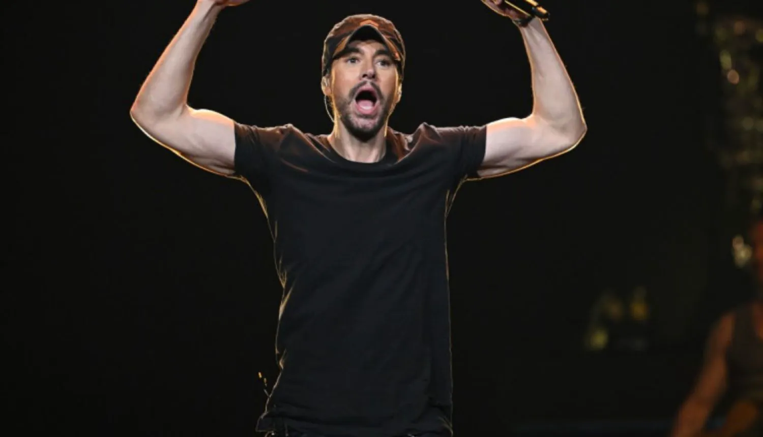 Enrique Iglesias, „vampirul” care a umplut o cameră cu pulbere de extinctor și a aruncat rațe pe fereastră pentru a vedea dacă zboară