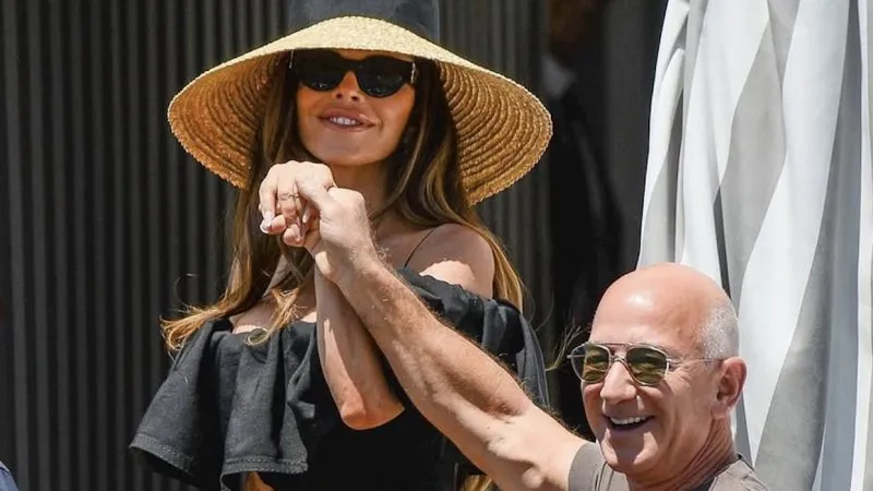 Tot internetul râde de soția lui Jeff Bezos. Cum a apărut la întâlnirea cu Leonardo DiCaprio