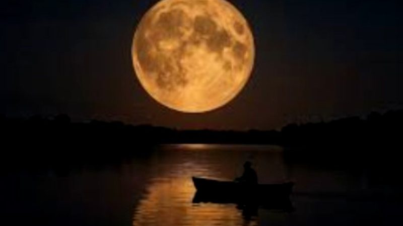 Luna plină a sturionului din 9 august 2025, un spectacol ceresc. Cum sunt afectate zodiile de acest eveniment astral
