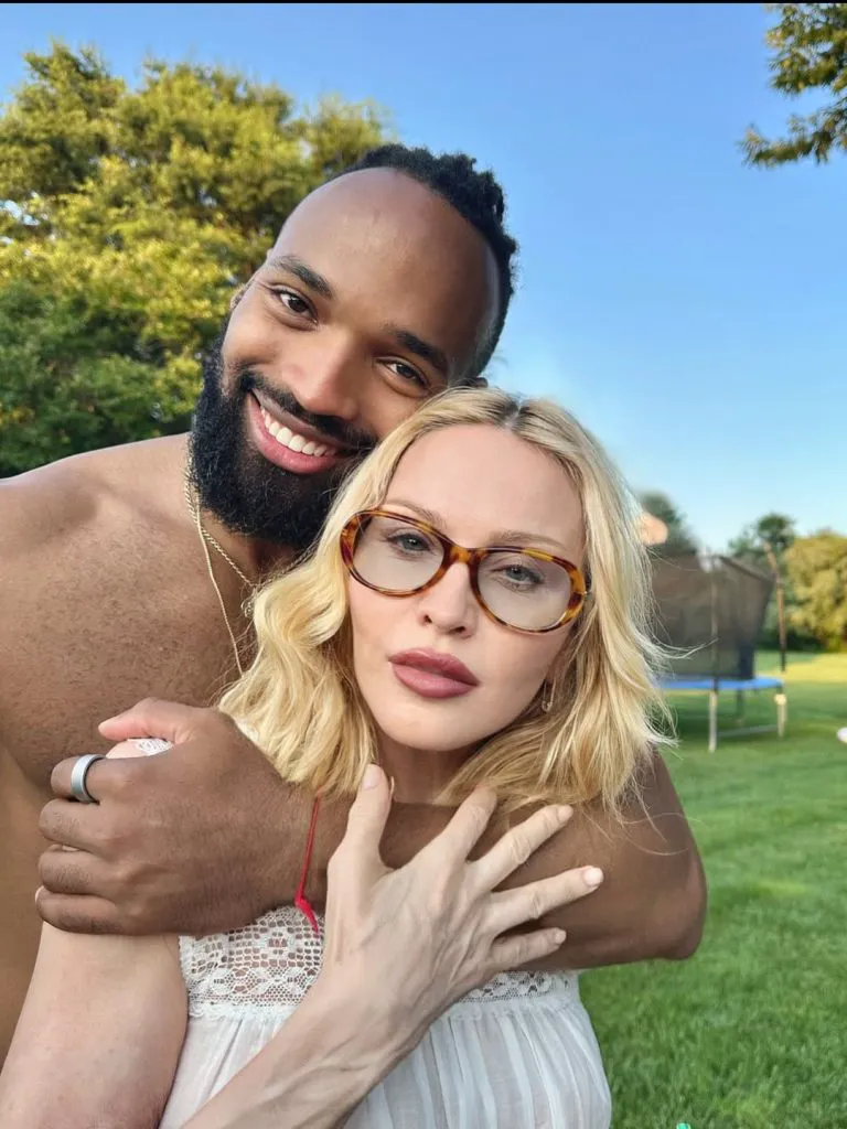 Ce a făcut Madonna de ziua ei. Diva le-a oferit iubitului și copiilor un spectacol de neuitat