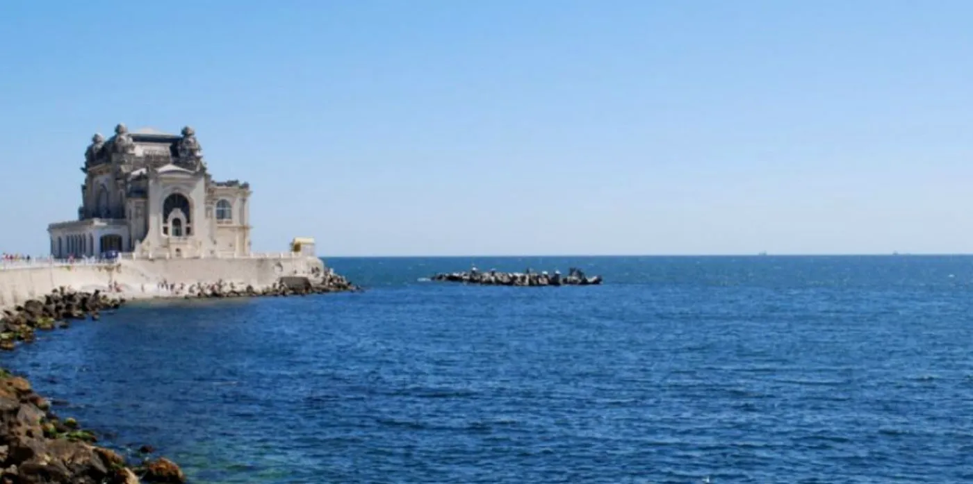 Alertă sanitară pe litoralul Mării Negre, Marea Baltică și Marea Nordului din cauza unei bacterii. Intră în sânge și produce septicemie