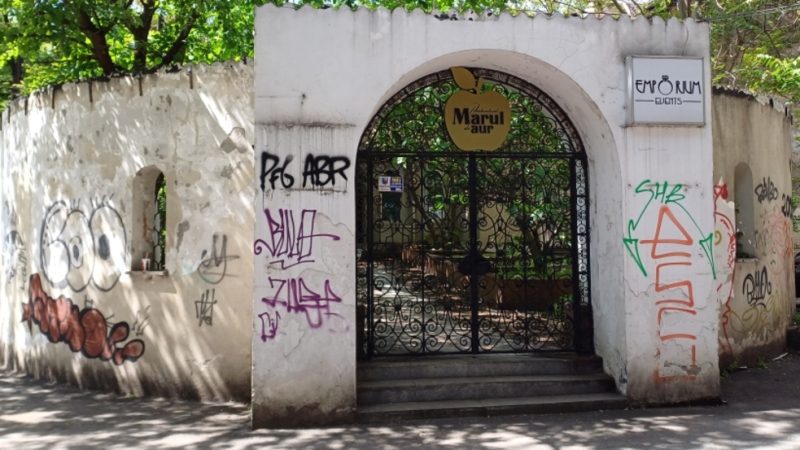 De la regine la interlopi: povestea incendiară a restaurantului „Mărul de Aur” care tocmai a ars