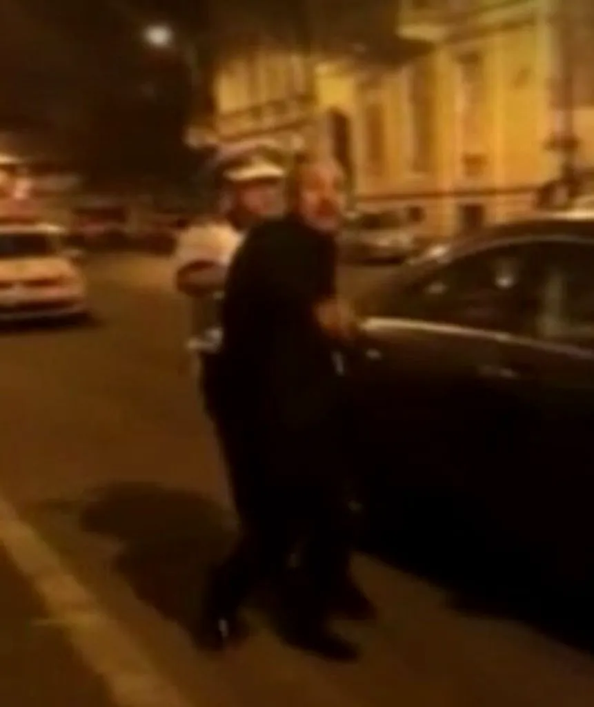 Un medic care a stârnit controverse revine în lumina reflectoarelor! Doctorul vrea să-și reabiliteze imaginea dându-le sfaturi femeilor