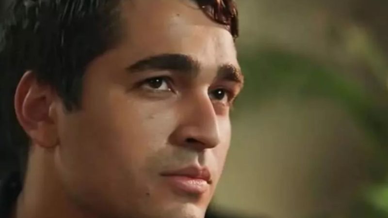 Ferit din serialul „Golden boy” a uitat-o definitiv pe frumoasa Seyran. Cine e blonda pe care a sărutat-o în văzul tuturor